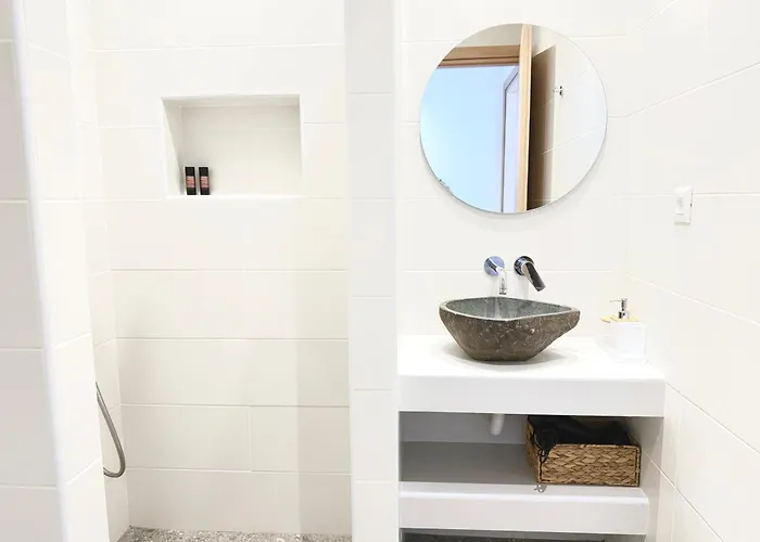 Sakellis 2- Steps To & Town Daire *