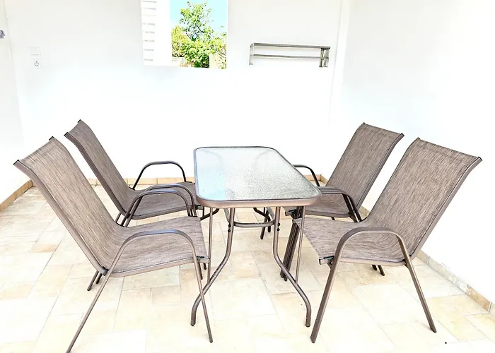 Apartment Sakellis 2- Steps To & Town